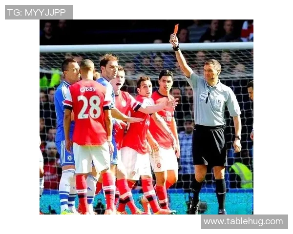 足球明星红牌数量揭秘：谁是场上最受惩罚的球员